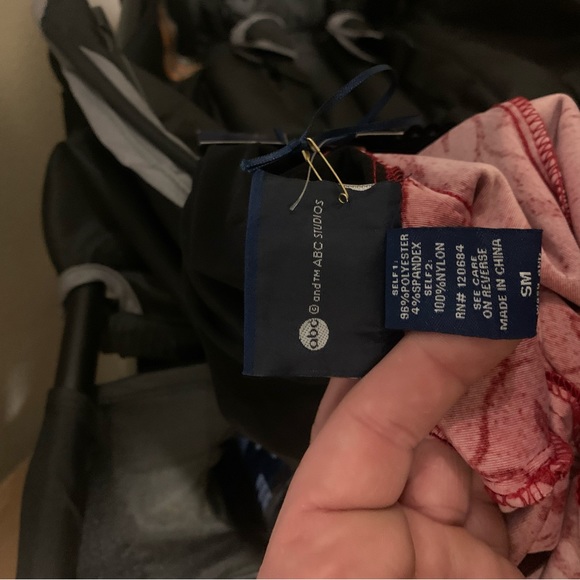 🍎“Once Upon a Time” Regina Red Velvet Apple & Vine Design Dress Hot Topic - Picture 11 of 12